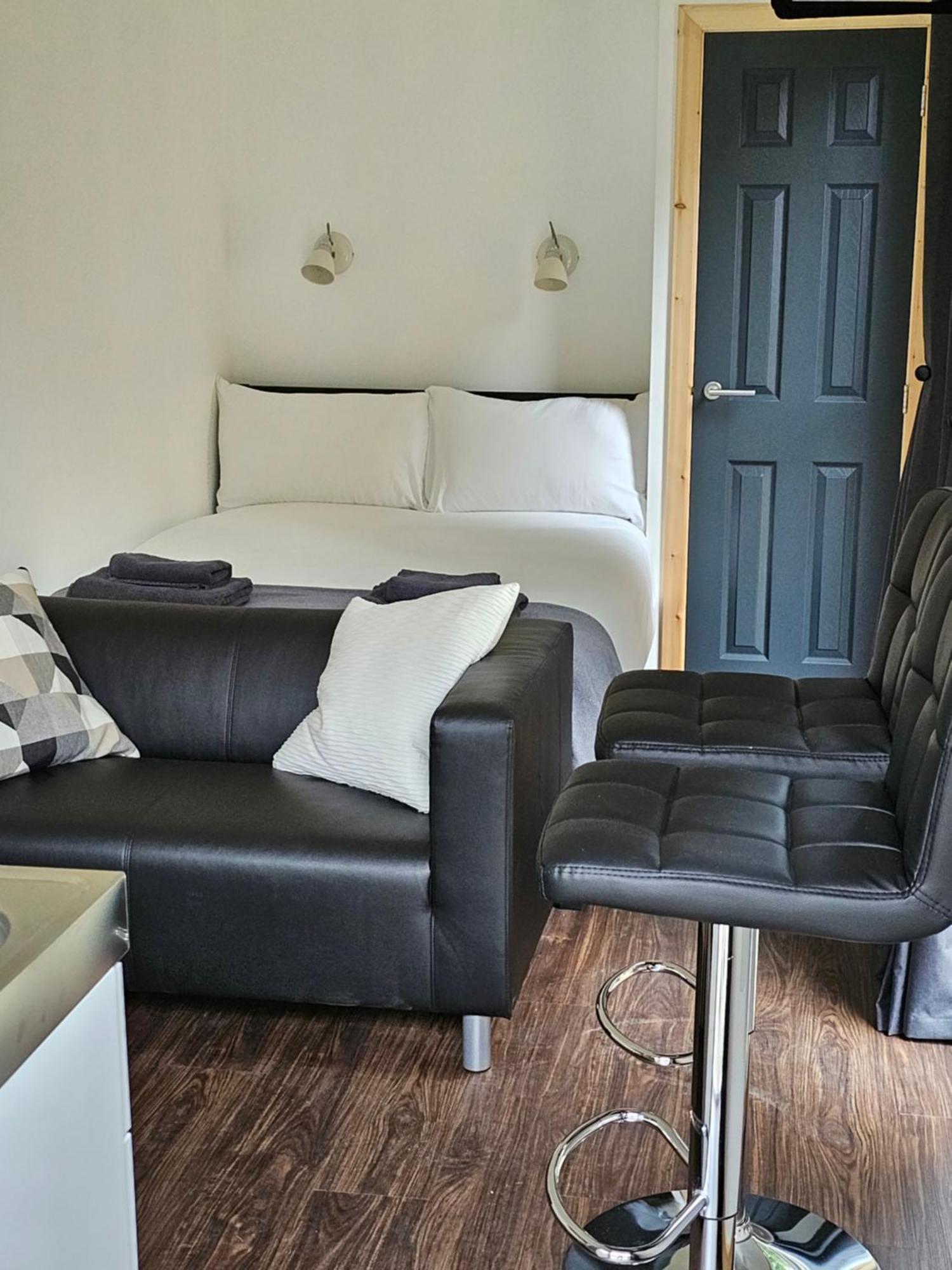 A Unique Experience In A Converted Shipping Containers, Glamness Is Adults Only Inverness Exteriér fotografie