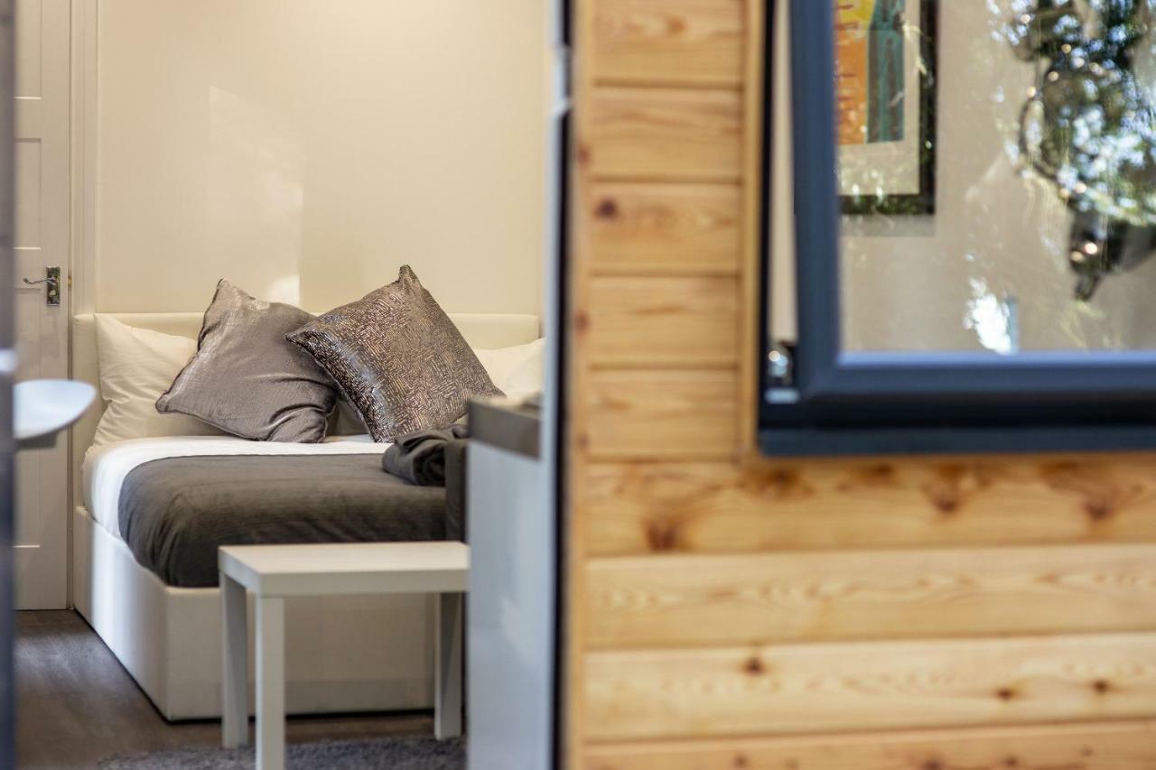 A Unique Experience In A Converted Shipping Containers, Glamness Is Adults Only Inverness Exteriér fotografie