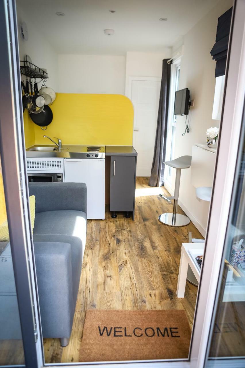 A Unique Experience In A Converted Shipping Containers, Glamness Is Adults Only Inverness Exteriér fotografie